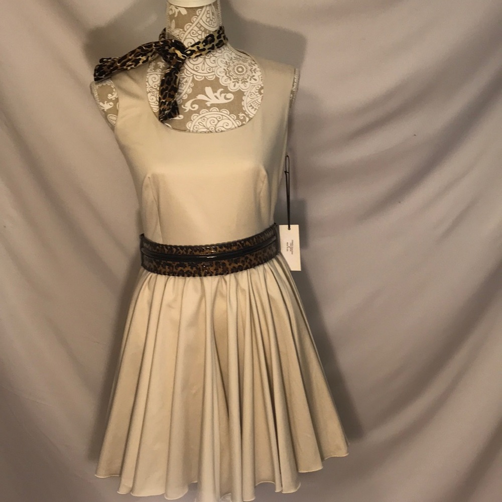 NWT Von Vonni French Vanilla “Kennedy” dress 👗